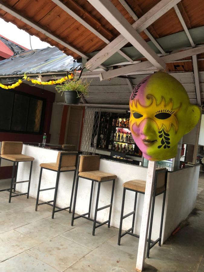 Big Daddy'S Inn Кандолим Екстериор снимка